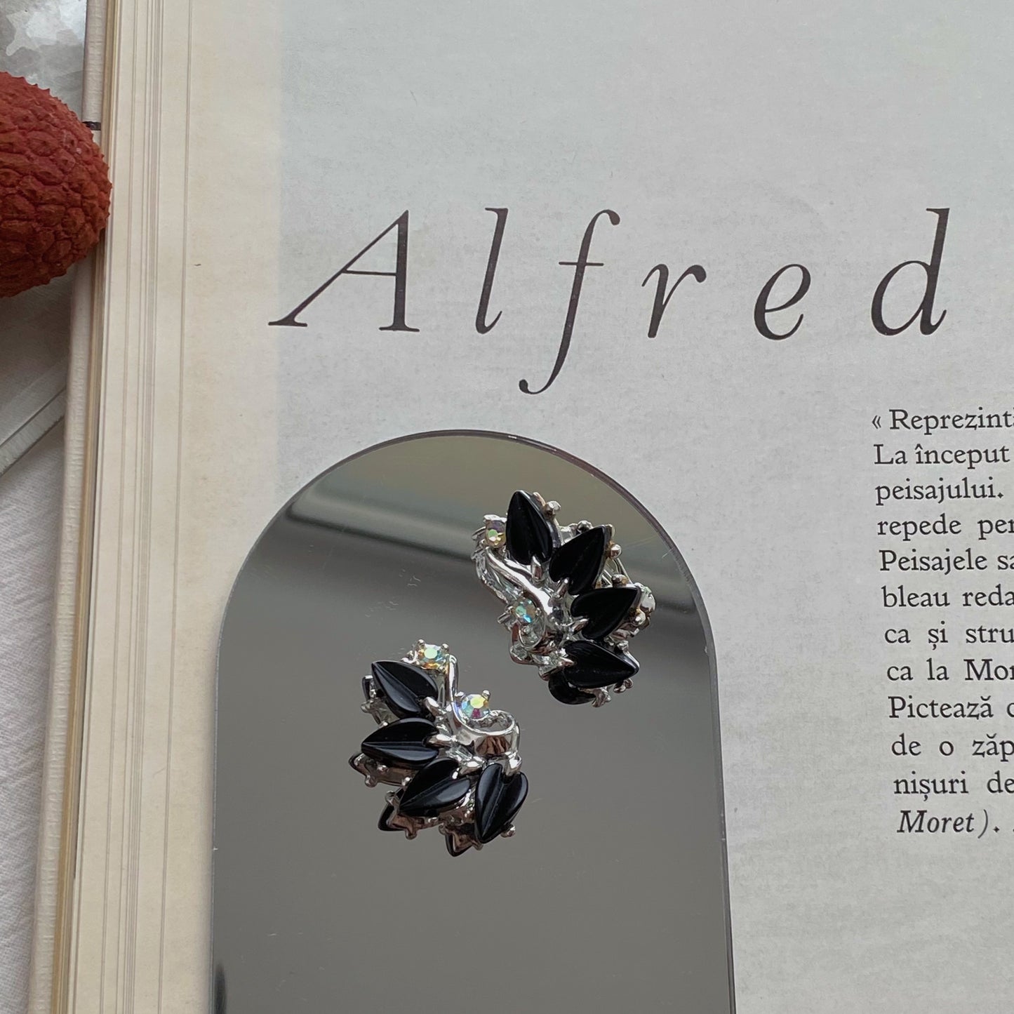 Vintage clips with thermoplastic cabochons